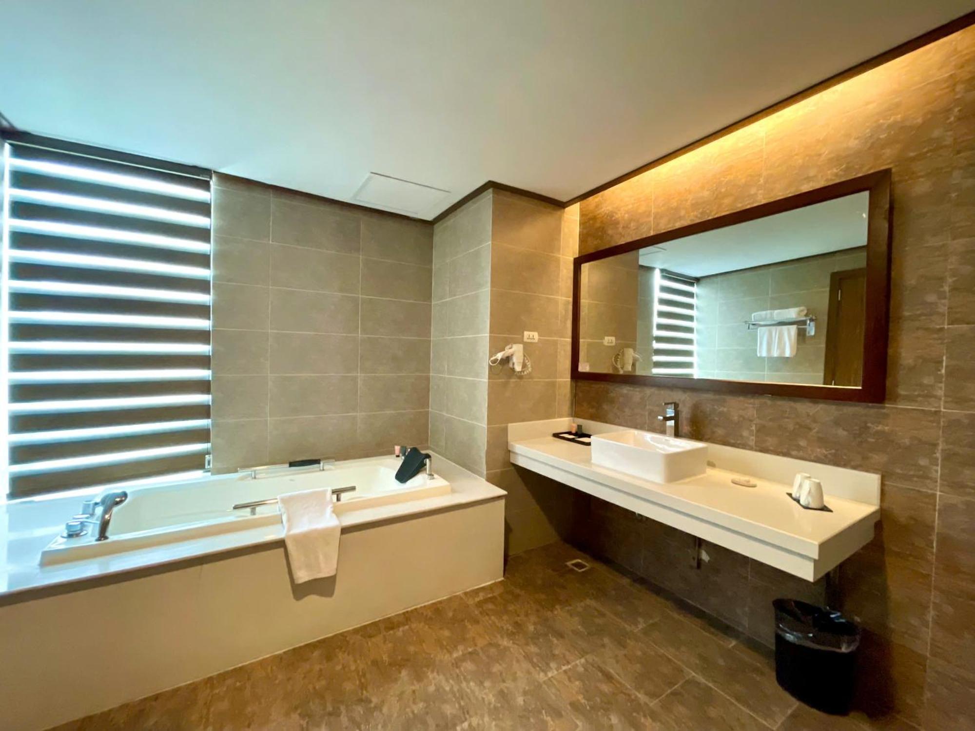 Muong Thanh Grand Xa La Hotel Hanoi Exterior foto